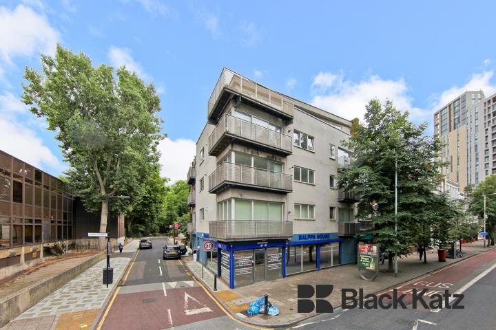 Superbly located & offering 528 Sq. Ft. of living & entertaining space  Newington Causeway, Borough